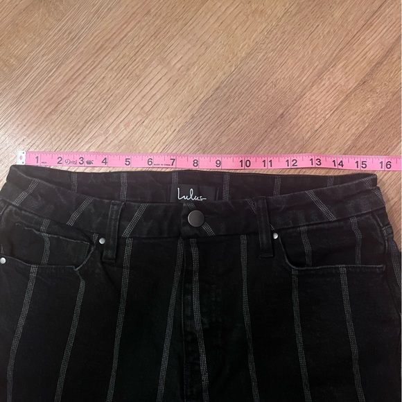 Lulus black cropped pinstriped jeans / 30” / medium / 8 - Picture 4 of 10